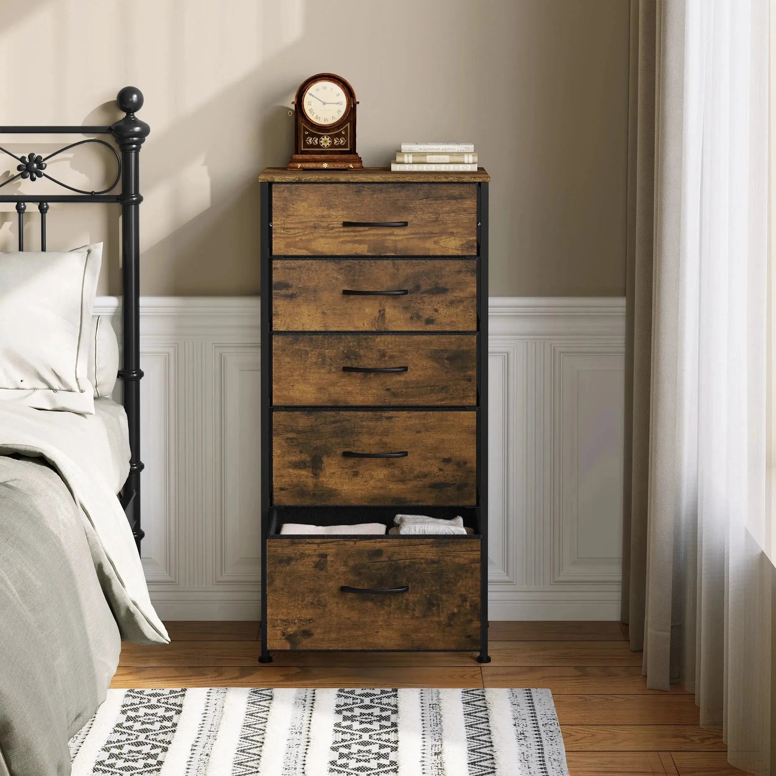 Feronza™ Woonkamer Kast – Rustiek Bruine Opbergunit met 5 Stoffen Lades, Chiffonier en Kledingkast - Feronza